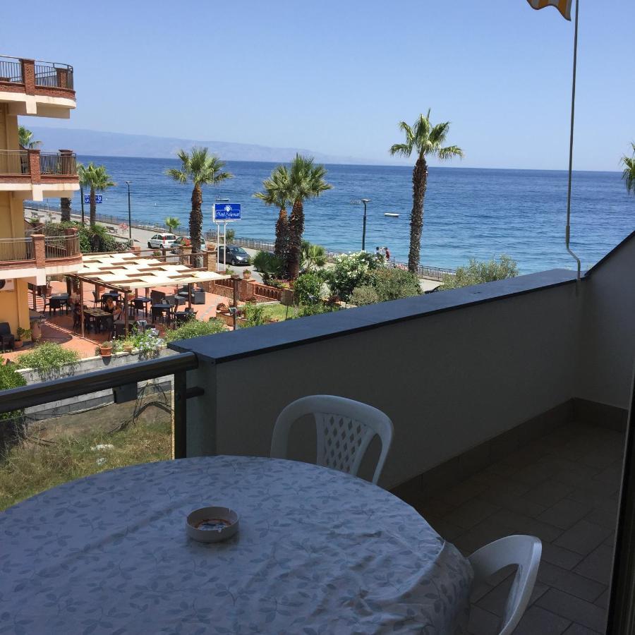 Le Zagare Apartments SantʼAlessio Siculo 外观 照片